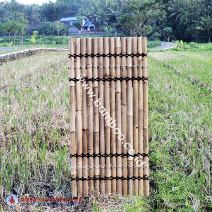 Natural half bamboo fence with 6 back slats and black- cream-black rope (3 T-3B)